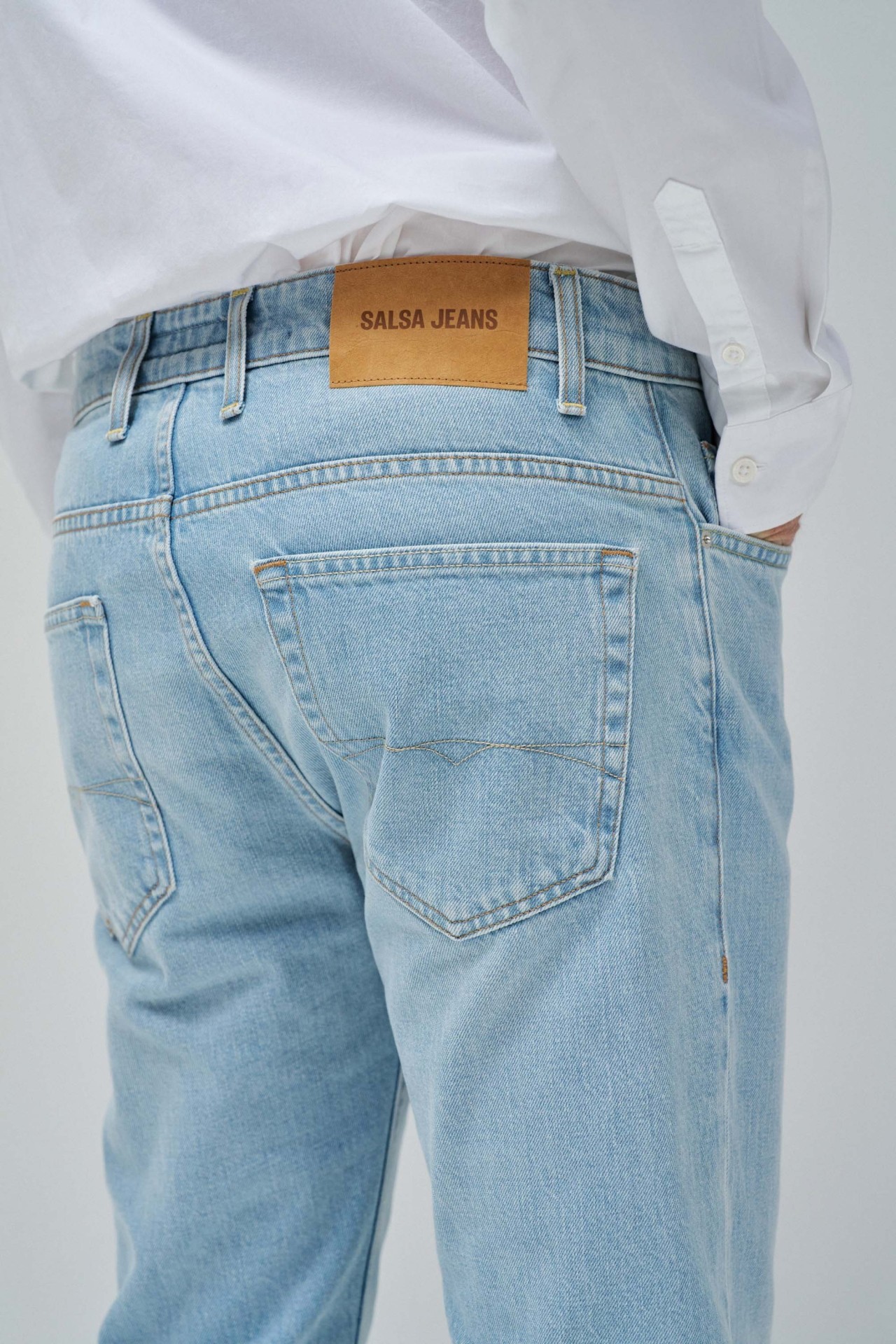 REGULAR FIT JEANS