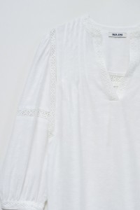 BLUSA COM BORDADO JACQUARD