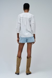 BLUSA COM BORDADO JACQUARD