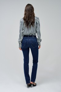 SECRET PUSH IN SLIM JEANS