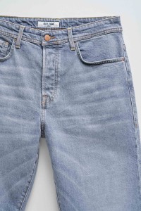 TAPERED FIT JEANS