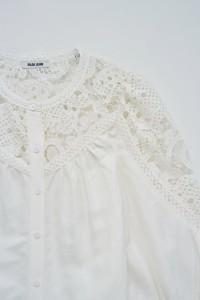 CAMISA DE LINHO COM RENDA