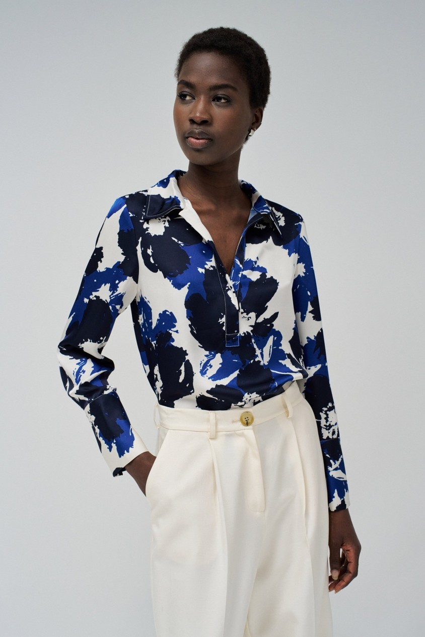 BLUSE MIT BLUMENDRUCK