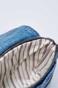 INFINITY TOILETRY BAG MIT MITTELBLAUEM VISIER
