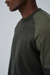 SUDADERA CON MEZCLA DE MATERIALES