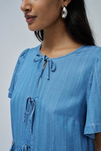 BLUSA EM LIGHTDENIM COM FOLHOS