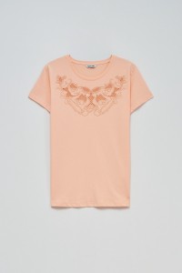 CAMISETA CON BORDADO