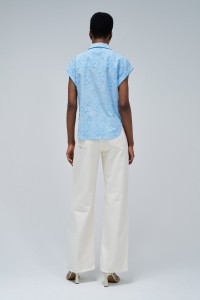 HAUT AVEC BRODERIE FLORALE