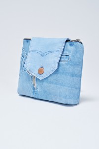 INFINITY TOILETRY BAG LIGHT BLUE WITH FLAP