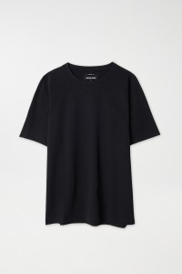 T-SHIRT MIT MARKENAUFDRUCK