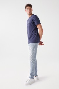 T-SHIRT MIT MARKENAUFDRUCK