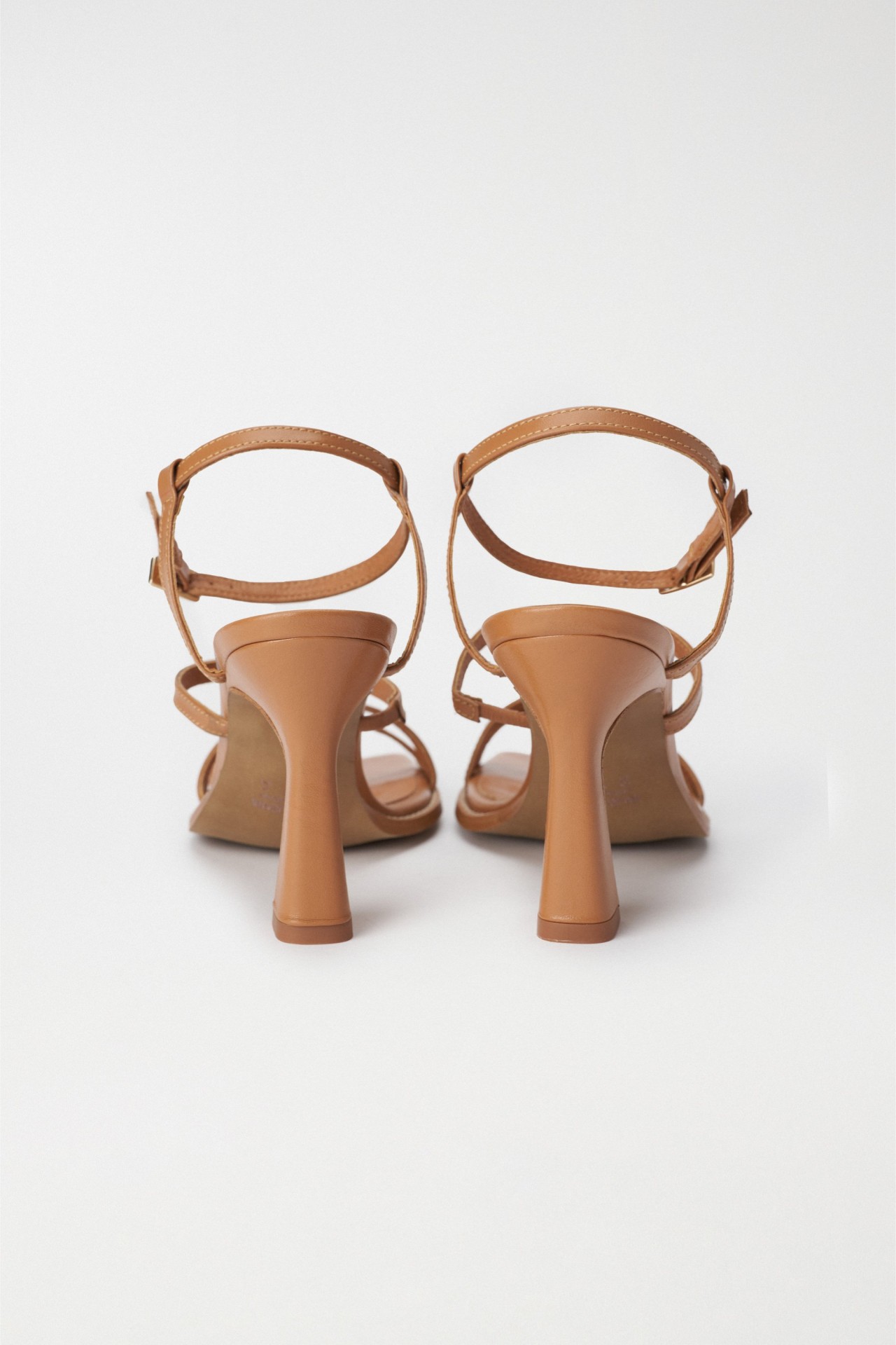 SANDÁLIA TIRAS SALTO ALTO