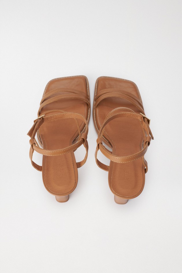 SANDALETTE MIT RIEMCHEN UND HOHEM ABSATZ