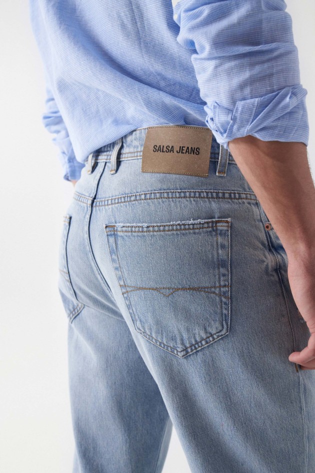 JEAN TAPERED AVEC DÉCHIRURES