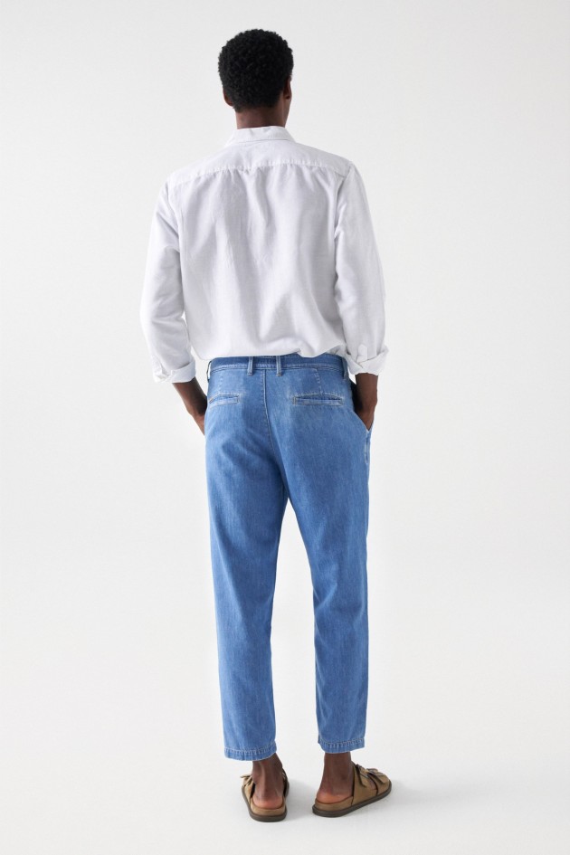 CALÇAS TAPERED EM LIGHTDENIM