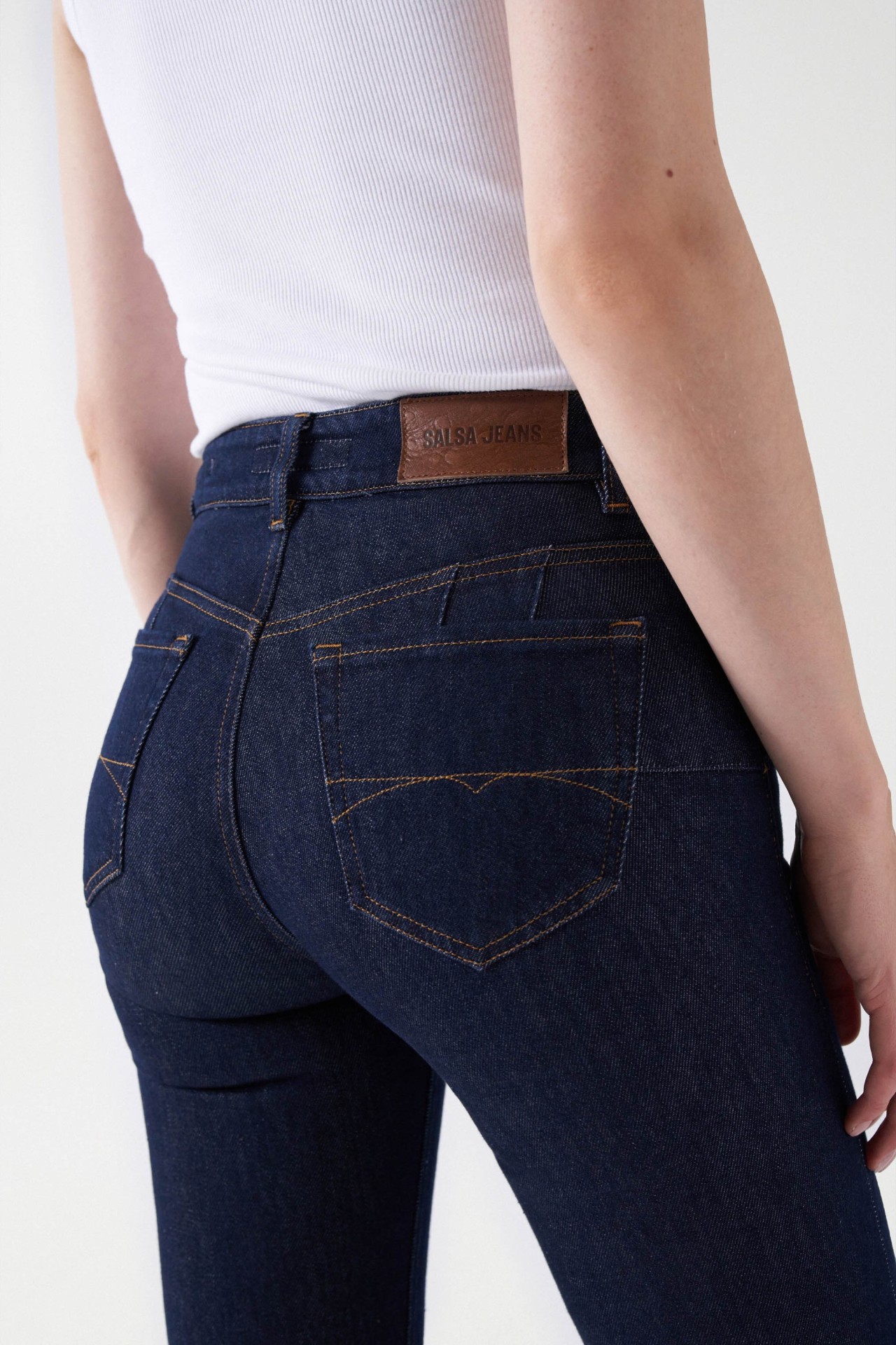 JEANS DESTINY PUSH UP FLARE COM BOTAO DOURADO