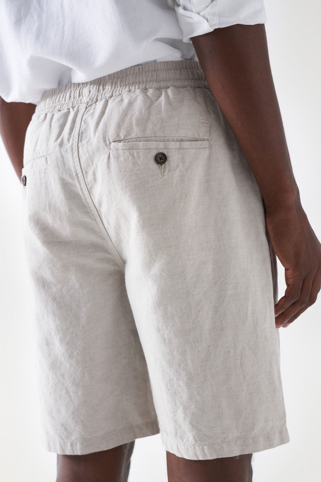 CALES COM MISTURA DE LINHO