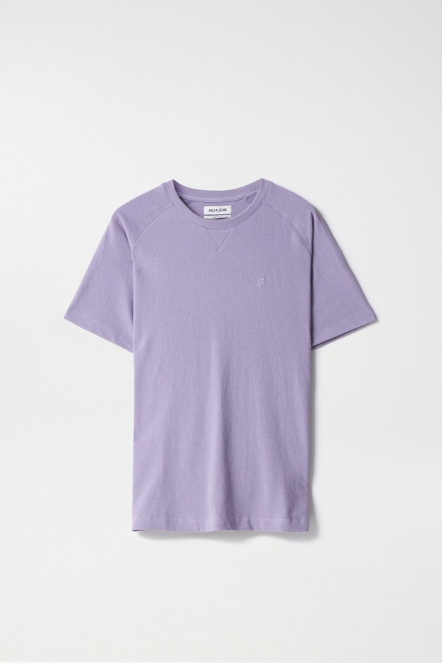 T-SHIRT TEXTURADA COM LOGOTIPO