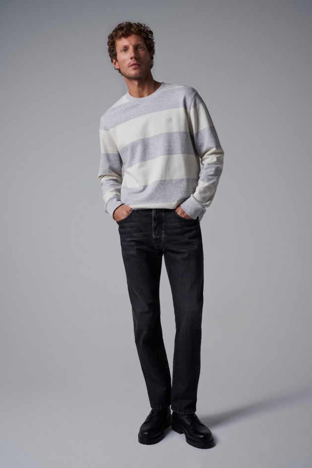 SWEATSHIRT COM RISCAS E LOGOTIPO