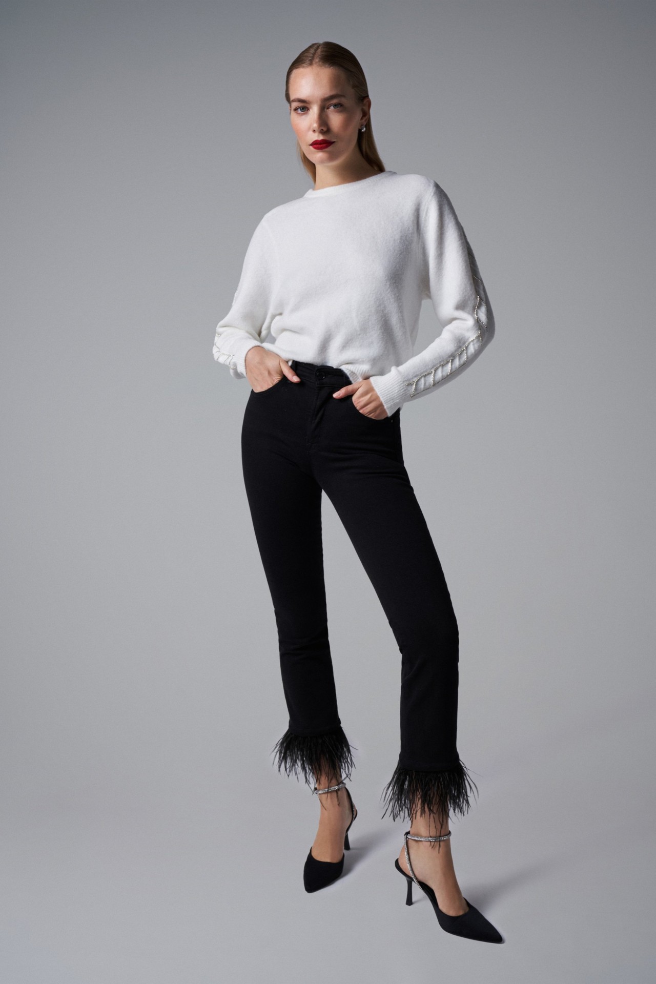 CAMISOLA COM L E DETALHE DE BRILHOS