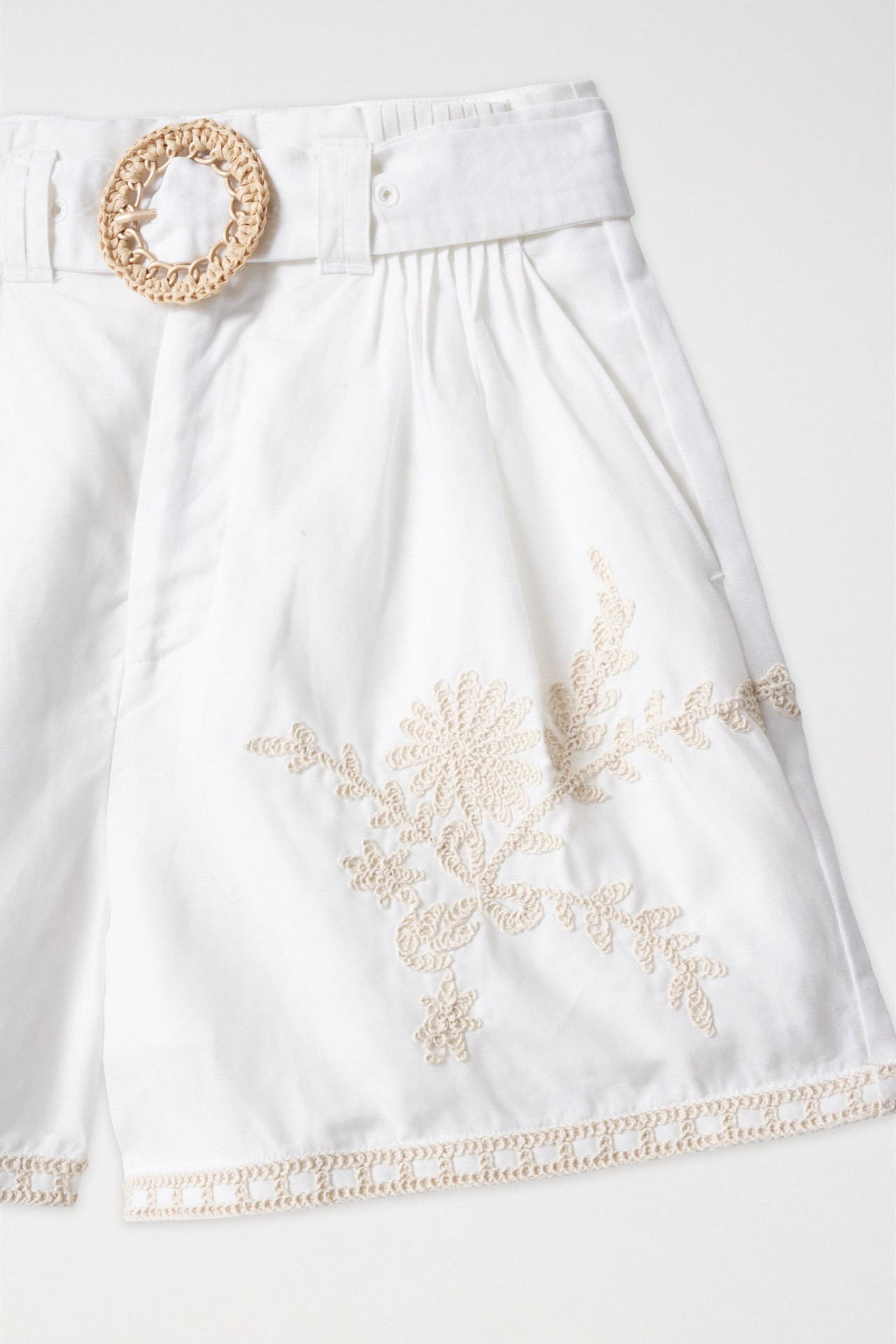 CALES COM LINHO BORDADOS