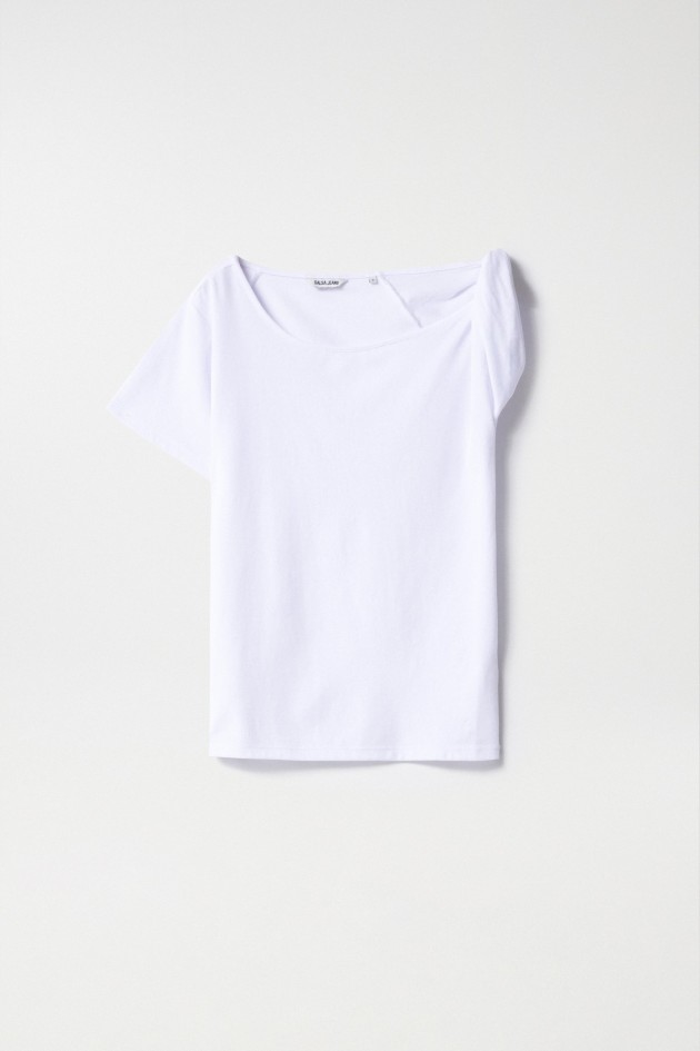 T-SHIRT WITH FOLD DETAIL ON THE SLEEVE