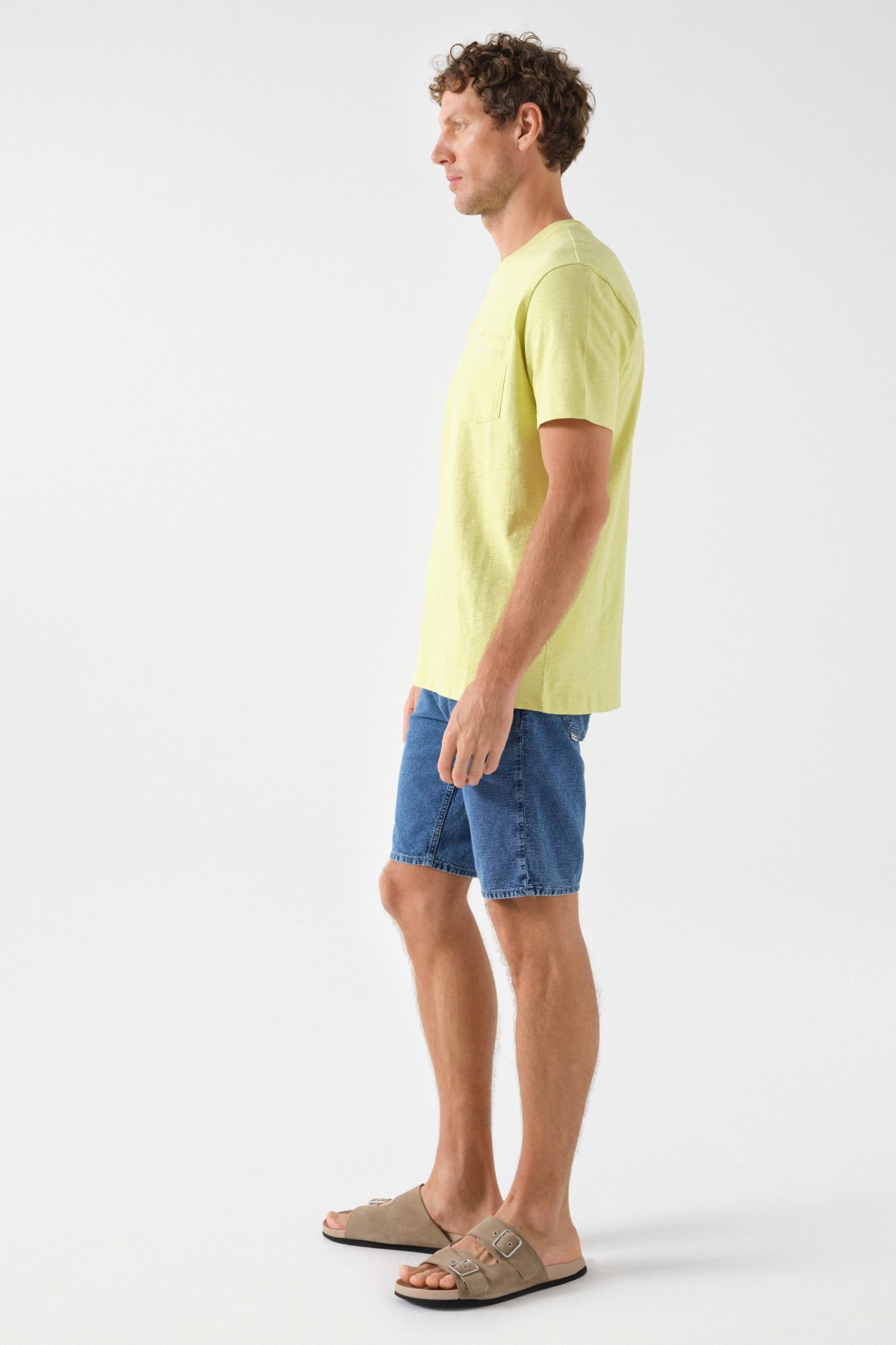 T-SHIRT DE ALGODO COM BOLSO