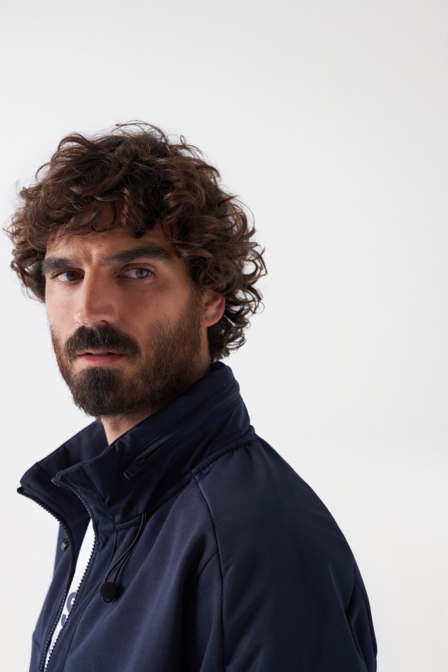 SWEATSHIRT COM FECHO DE CORRER E DETALHES EM TECIDO TÉCNICO