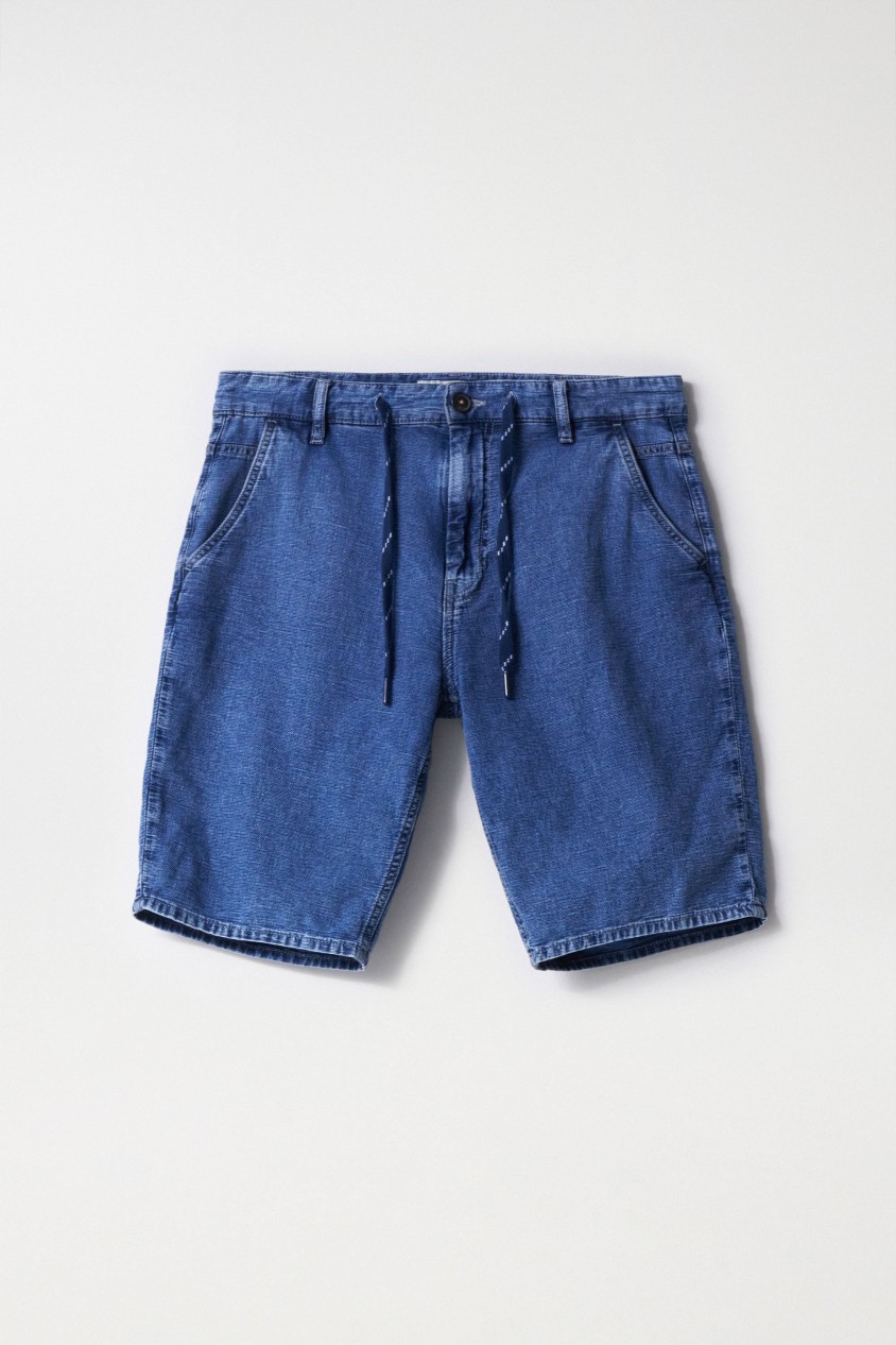 PANTALÓN CORTO CON TEXTURA Y MEZCLA DE LINO