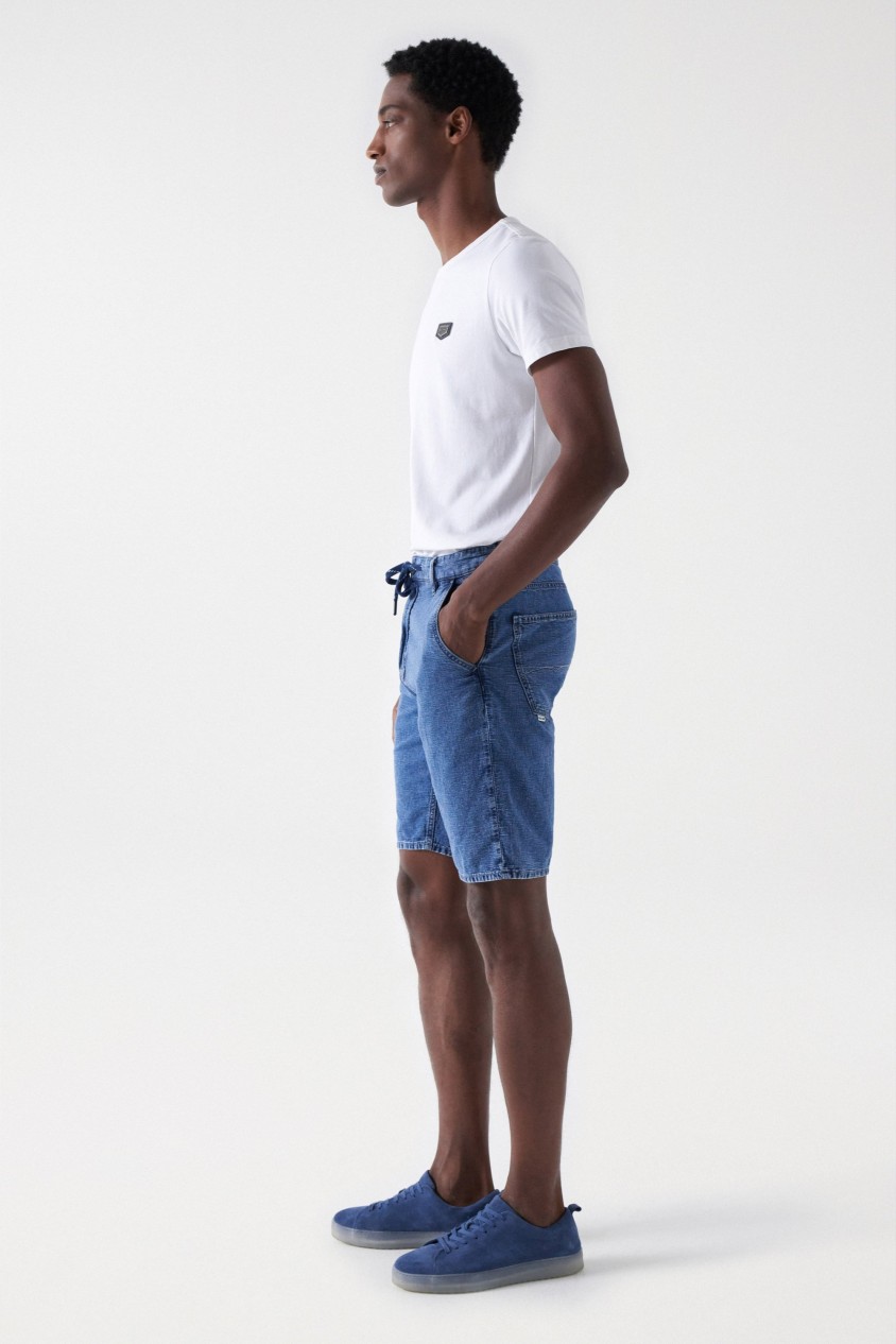 PANTALÓN CORTO CON TEXTURA Y MEZCLA DE LINO