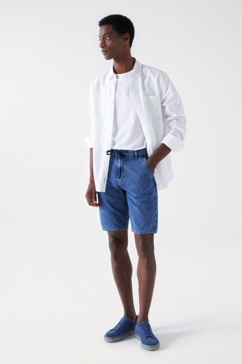 PANTALÓN CORTO CON TEXTURA Y MEZCLA DE LINO