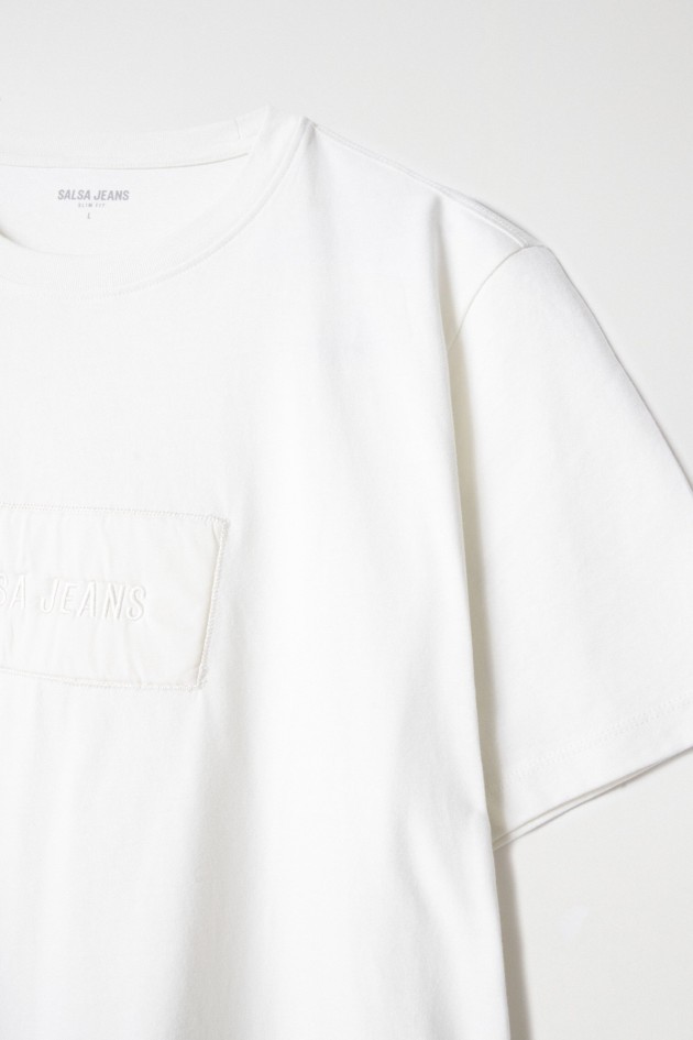 T-SHIRT COM BRANDING COM RELEVO