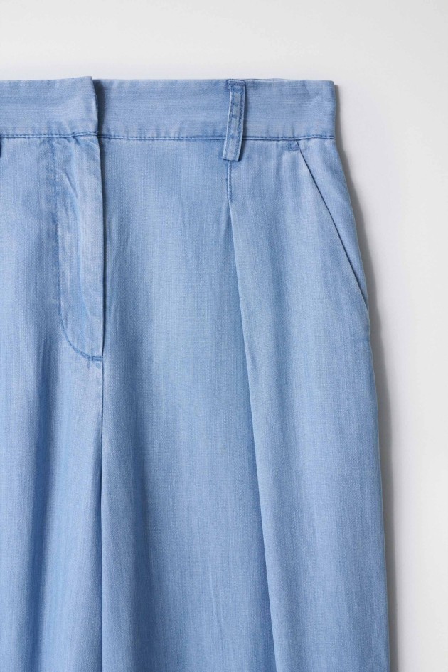 LIGHTDENIM-HOSE MIT WEITER PASSFORM