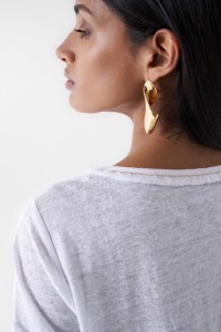 T-SHIRT EN LIN AVEC EFFET BRILLANT ET FRANGES