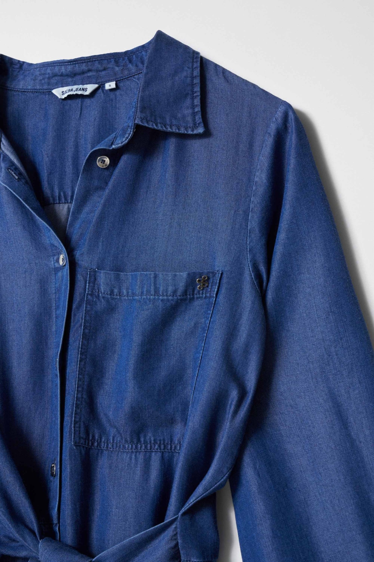 LANGES HEMDBLUSENKLEID AUS LIGHTDENIM