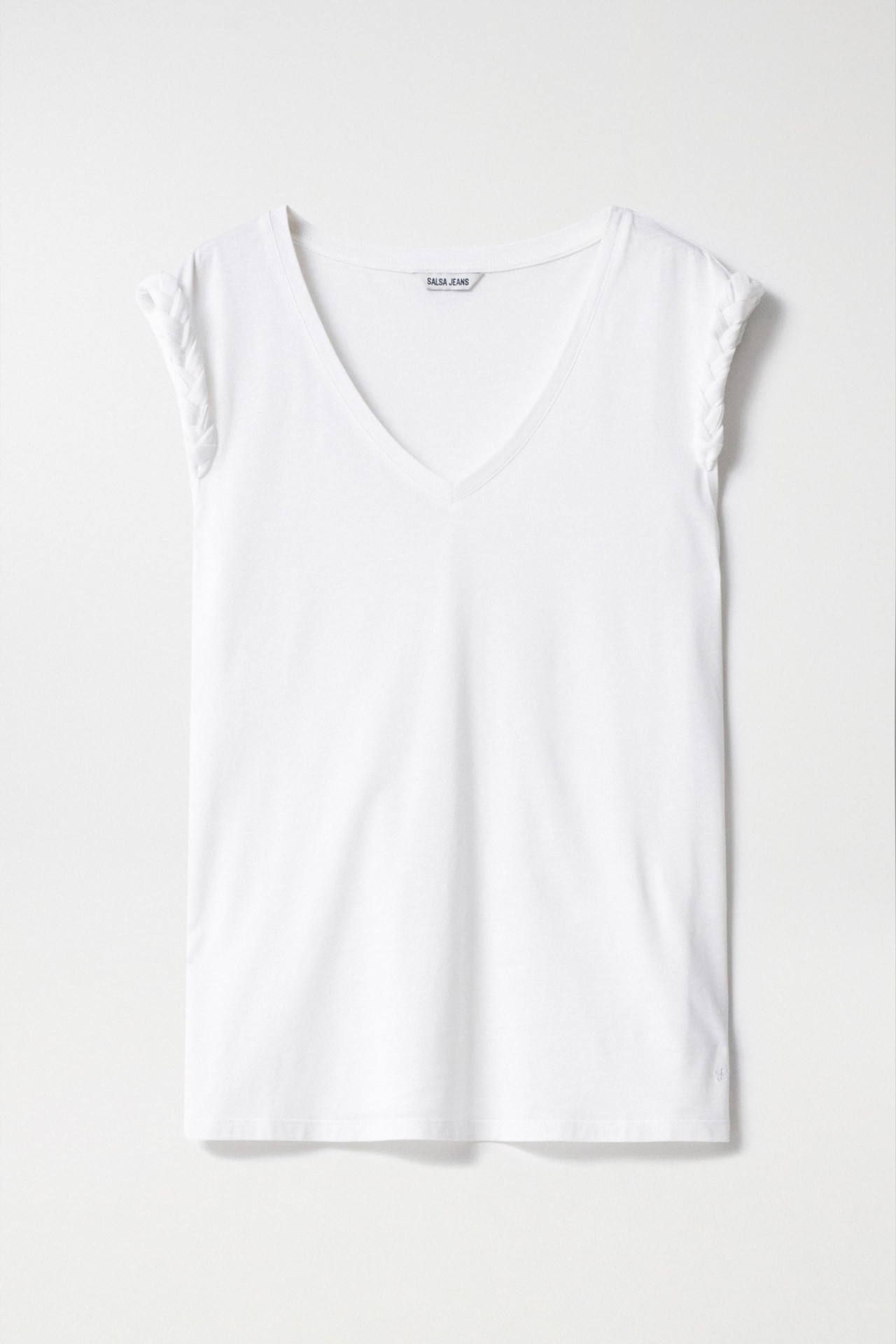 T-SHIRT COM DETALHE ENTRANADO