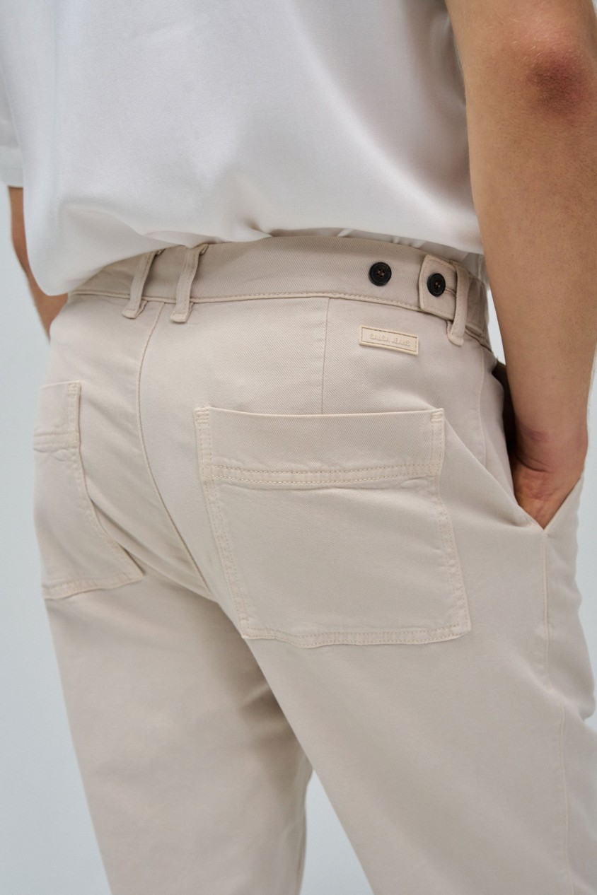 CALÇAS CHINO COM CORDÃO INTERNO