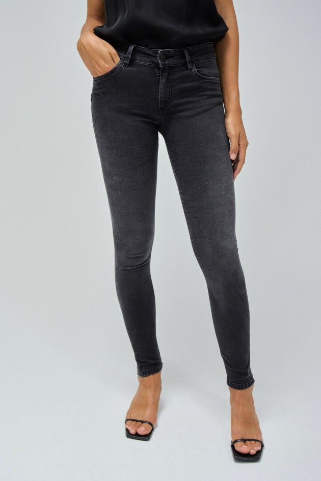 WONDER PUSH UP SKINNY JEANS
