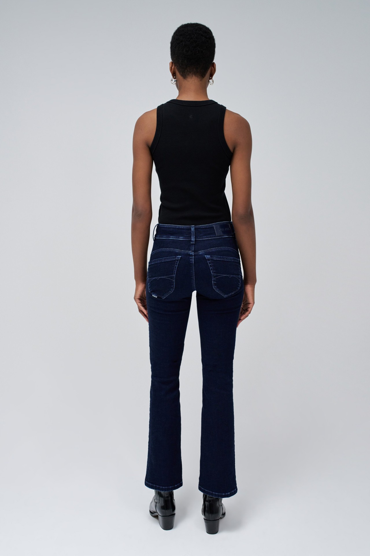 SECRET PUSH IN BOOTCUT JEANS