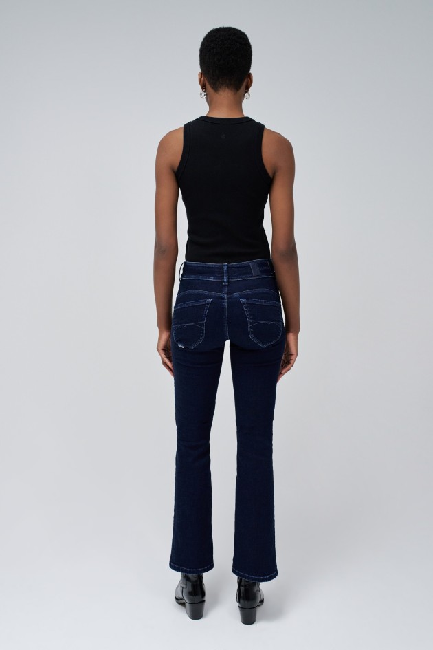 SECRET PUSH IN BOOTCUT JEANS