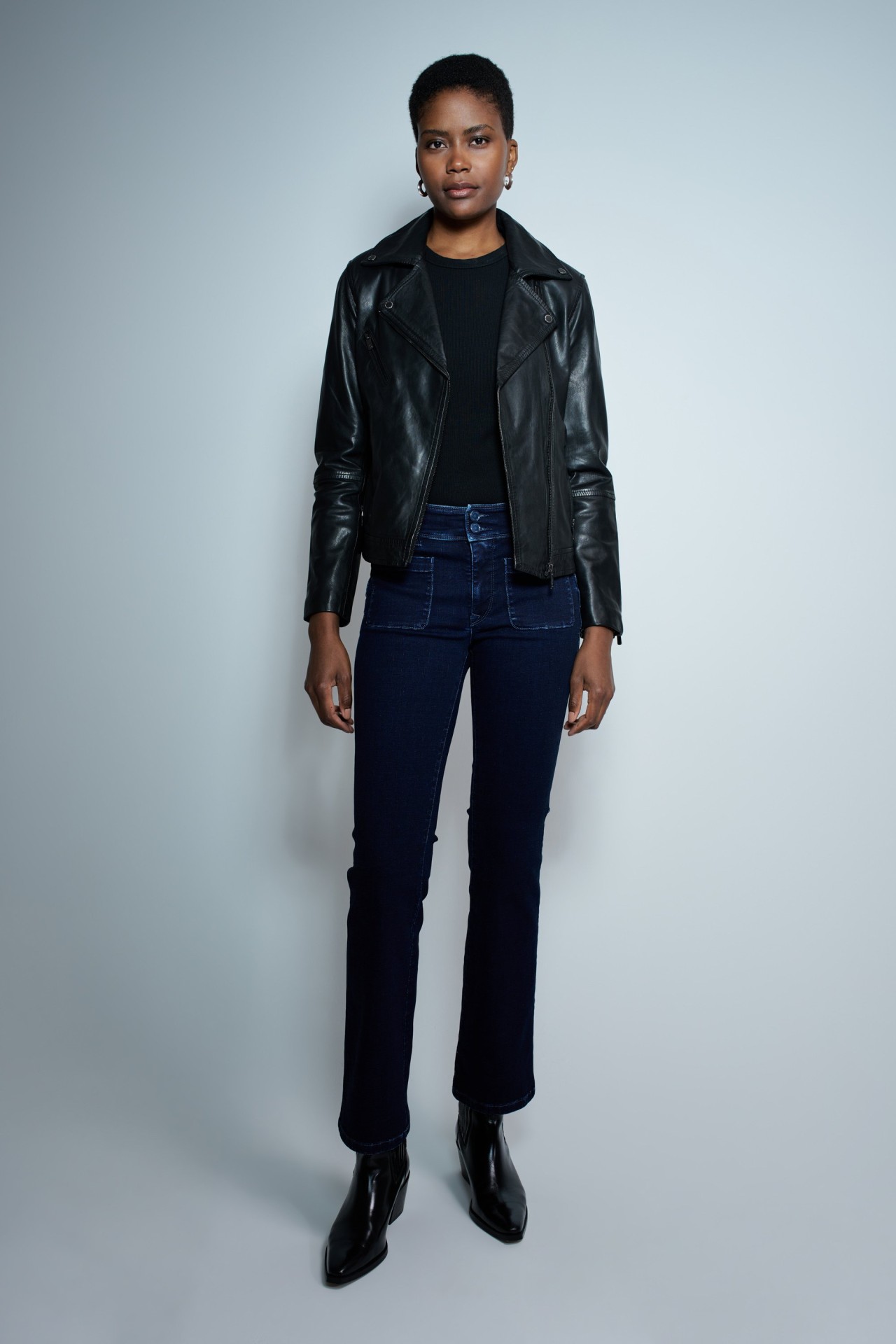 SECRET PUSH IN BOOTCUT JEANS