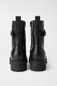 LEATHER BOOTS WITH LACES AND CHAIN