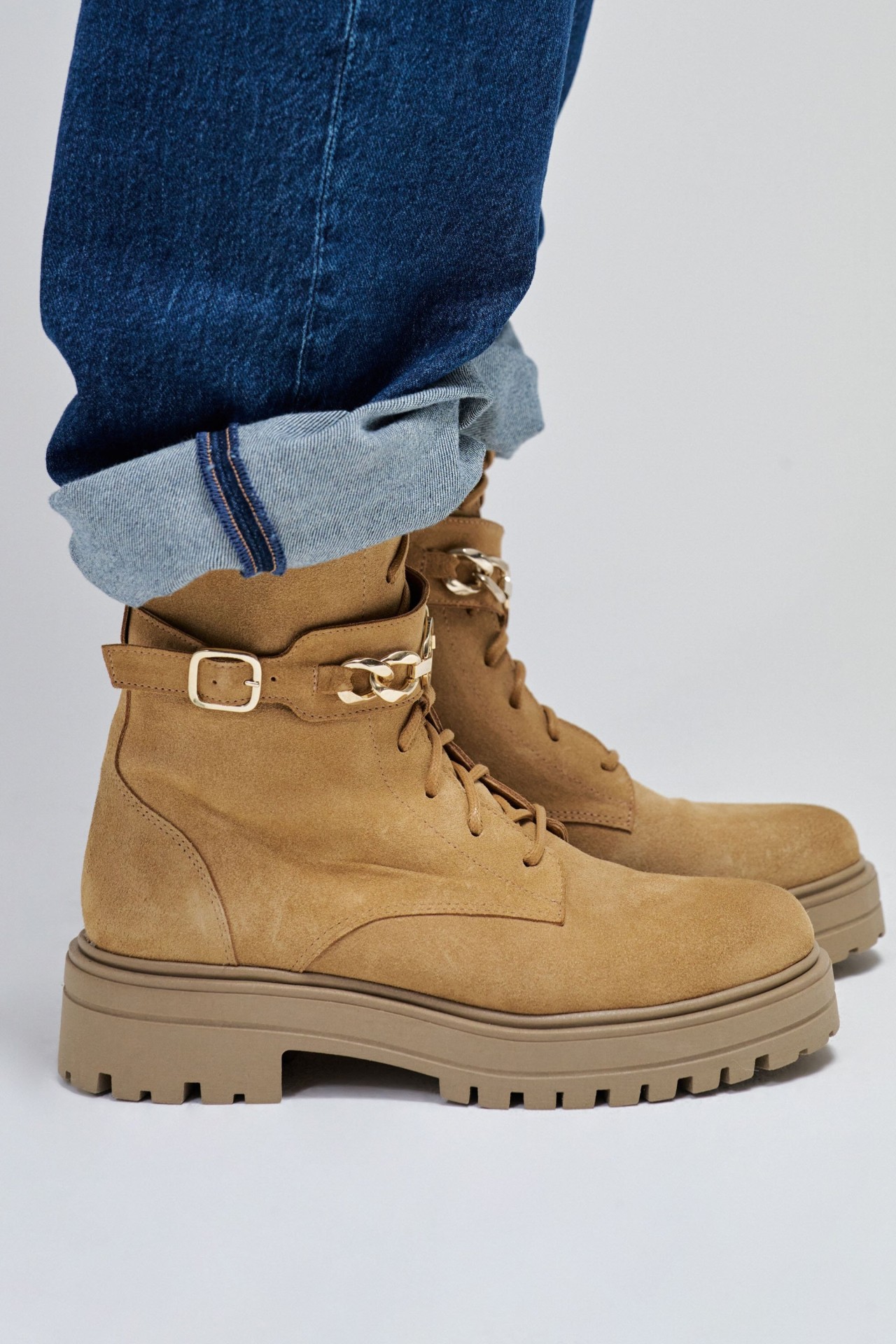 BOTAS CHUNKY DE CUERO CON CORDONES