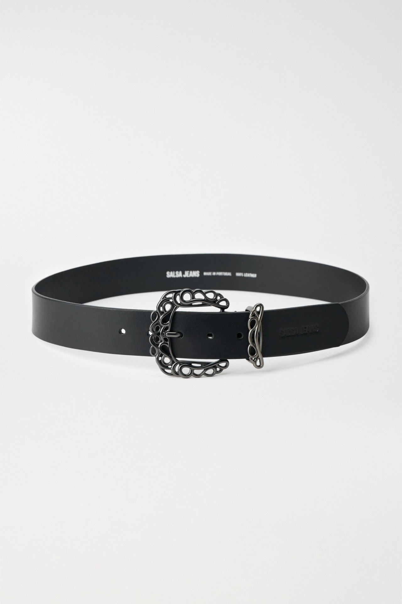 CINTUR�N DE CUERO CON HEBILLA MET�LICA