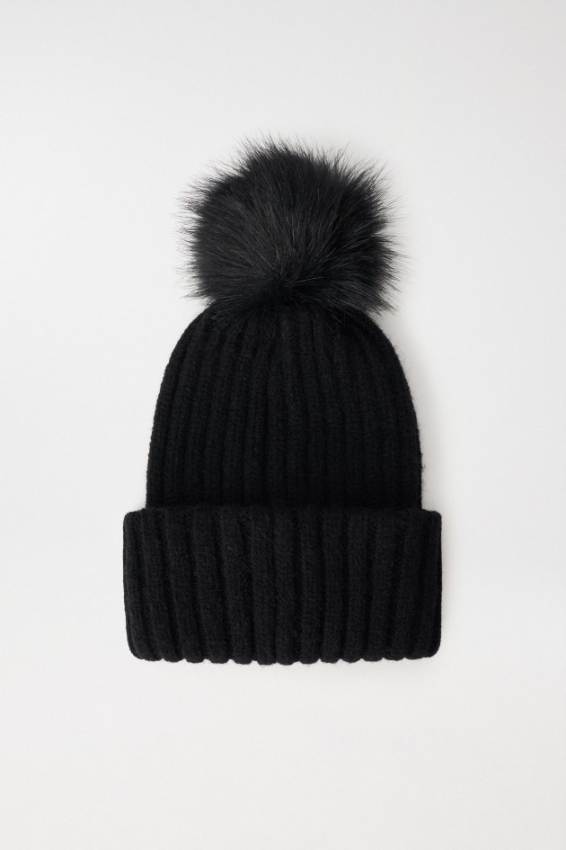 BONNET AVEC CLÉS MÉTALLIQUES