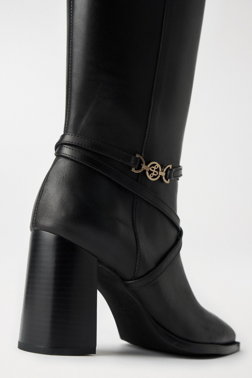 KNEE-HIGH LEATHER BOOTS