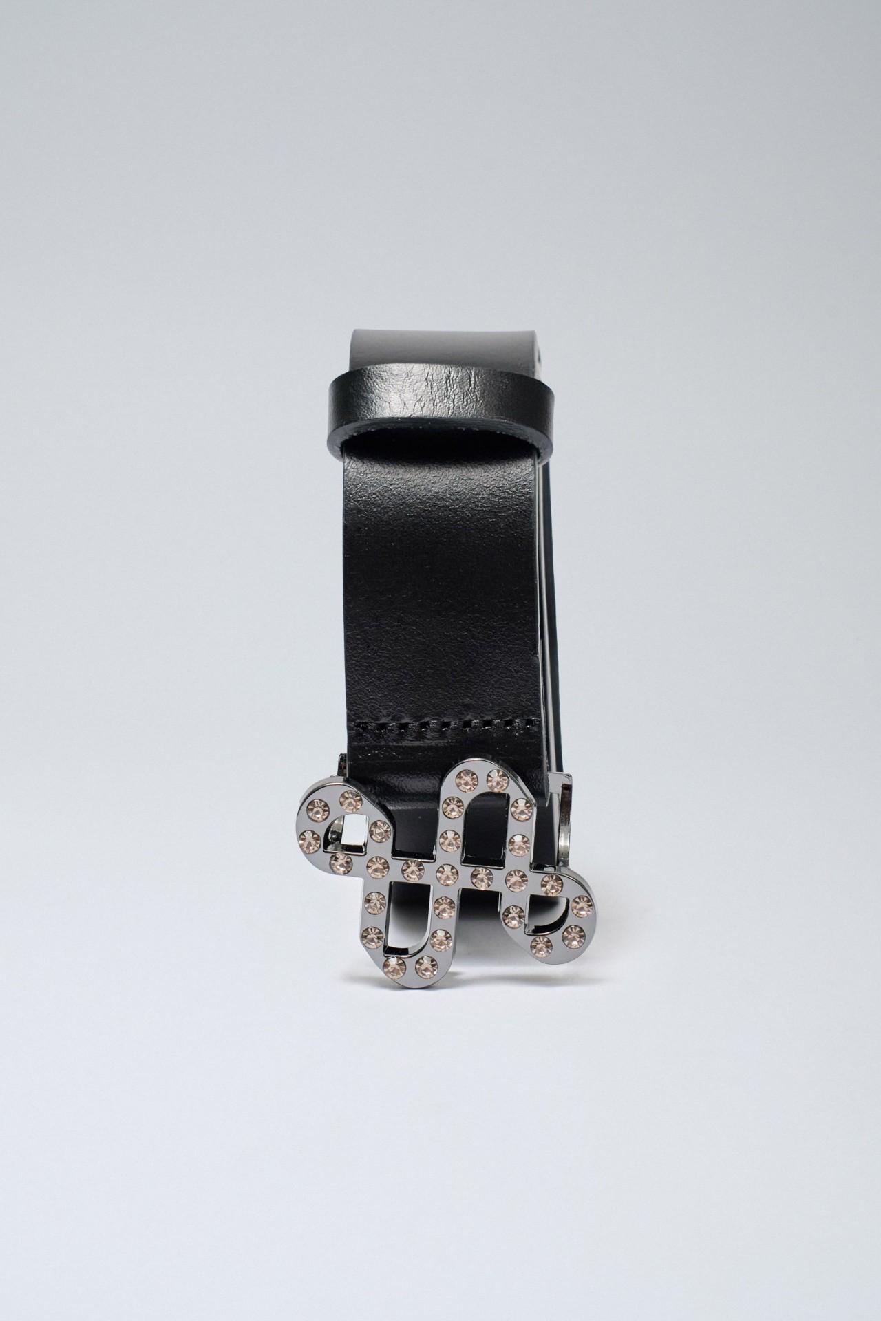 CINTO EM PELE COM BRILHANTES