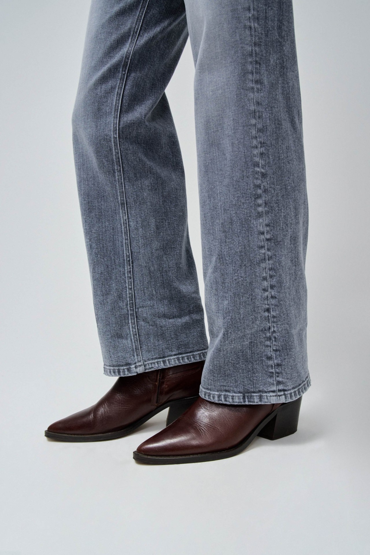 FAITH PUSH IN STRAIGHT JEANS