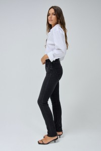 SECRET PUSH IN SLIM JEANS