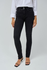 SECRET PUSH IN SLIM JEANS